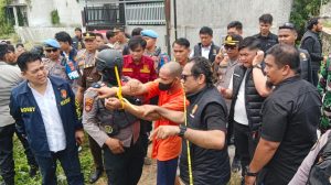 rekonstruksi pembunuhan satu keluarga